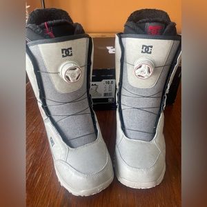 Women's DC snowboarding boots, new only tried on at home, sz 10